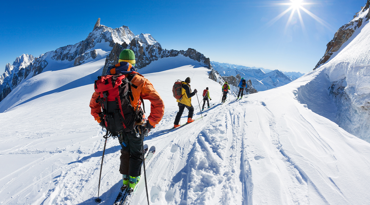 A group of skiers start the descent of Vallée Blanche, Mont Blanc Massif, Chamonix, France